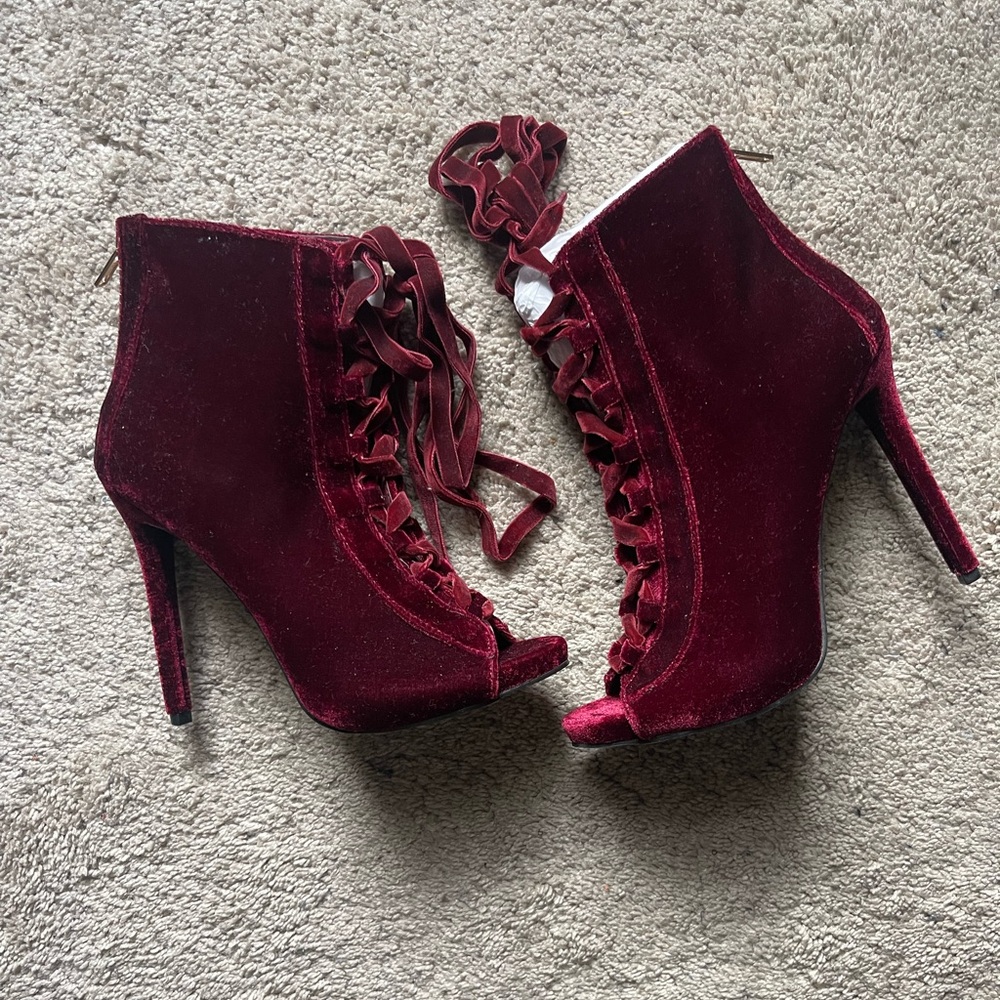 Heels - Picture 1 of 3